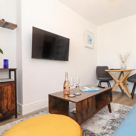 The Oystercatcher Apartment *